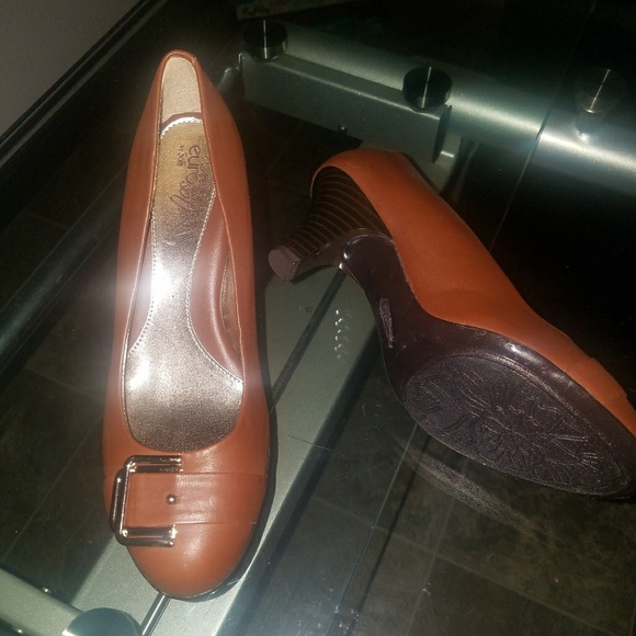 Shoes - Picture 3 of 3